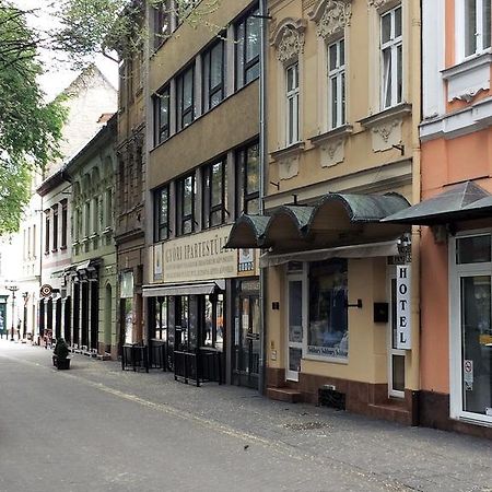 Kucko Panzio Gyor Apartment Екстериор снимка
