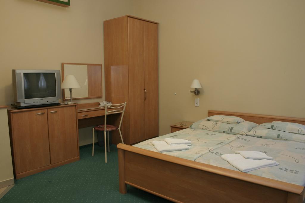 Kucko Panzio Gyor Apartment Екстериор снимка